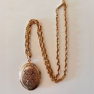 Elegant Gold Locket Necklace